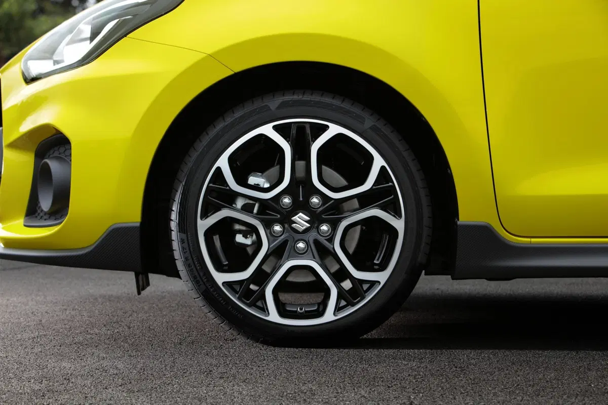 La Suzuki Swift Sport diventa ibrida: 130 CV e boost elettrico (26)