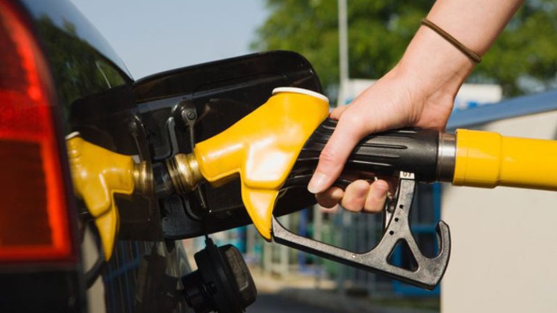 Motori diesel gi&ugrave;, Gasolio pure, Prezzi no: calano i consumi gasolio in Italia