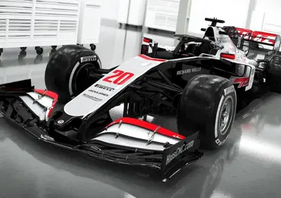 Formula 1: Haas toglie i veli alla VF-20