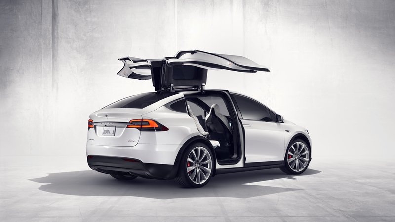 Tesla, nuova garanzia per le batterie di Model X e Model S