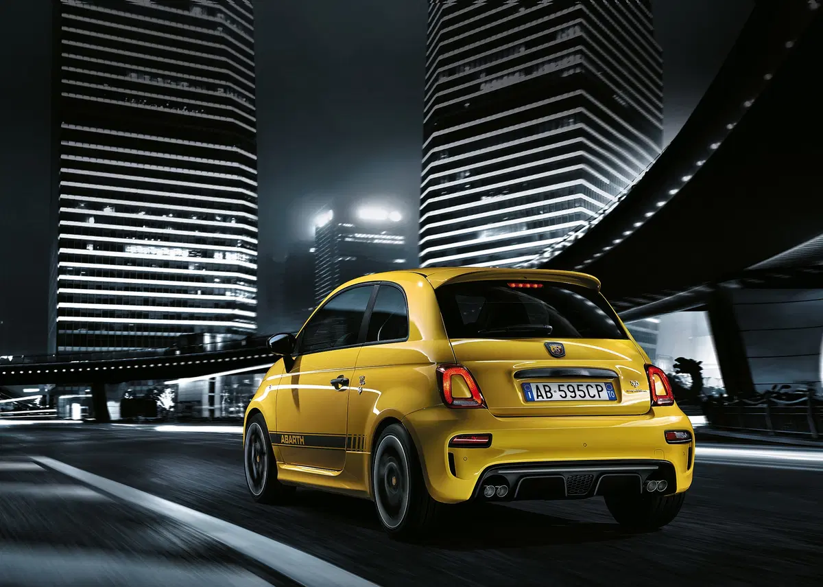 Abarth 595 restyling: la piccola dello scorpione si rifà il look (2)