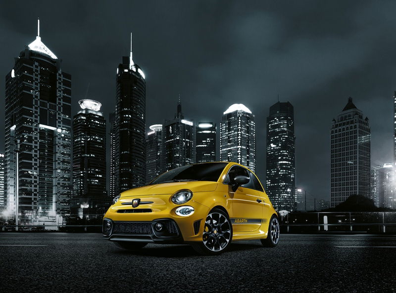 Abarth 595 restyling: la piccola dello scorpione si rif&agrave; il look