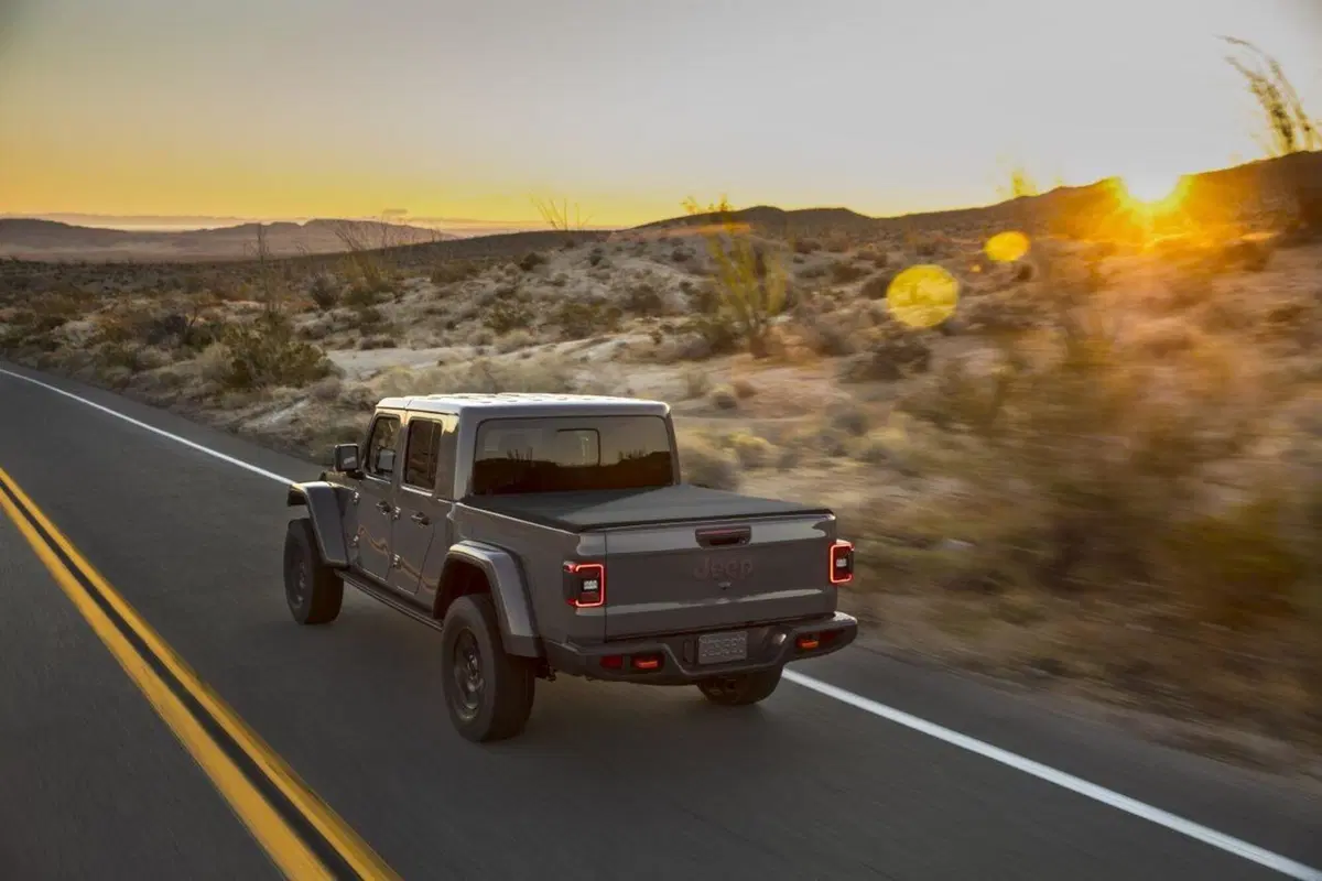 Jeep Gladiator Mojave, la pick-up si fa estrema (2)
