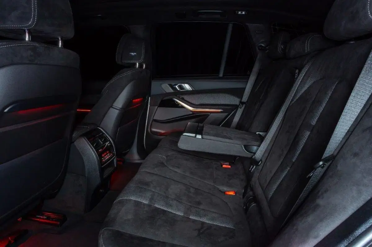 BMW e Alcantara creano la X5 Timeless Edition (2)