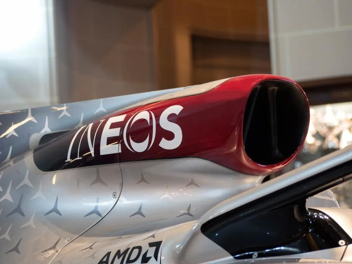 Formula 1, Mercedes svela la sua livrea per la stagione 2020 (4)