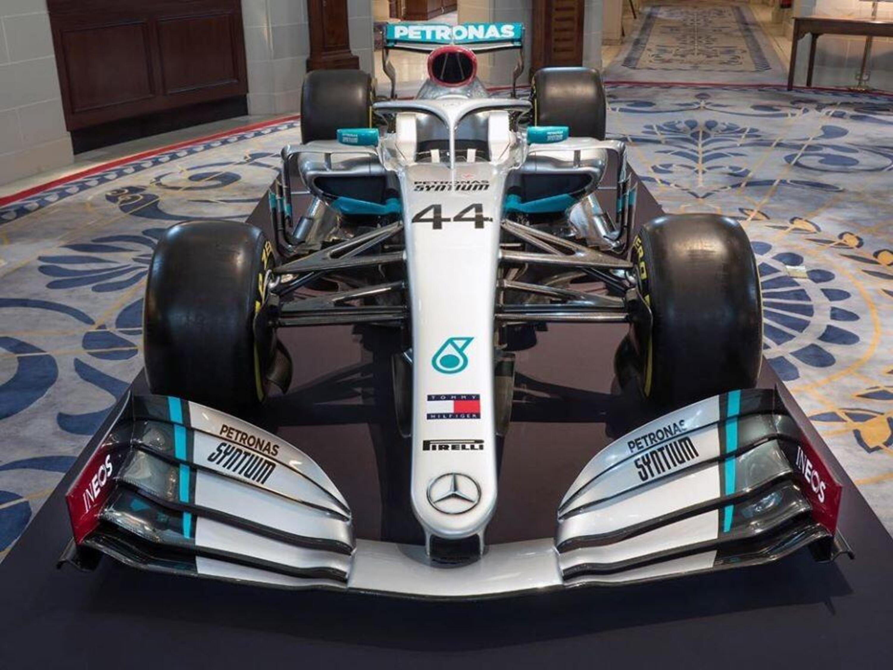 Formula 1, Mercedes svela la sua livrea per la stagione 2020