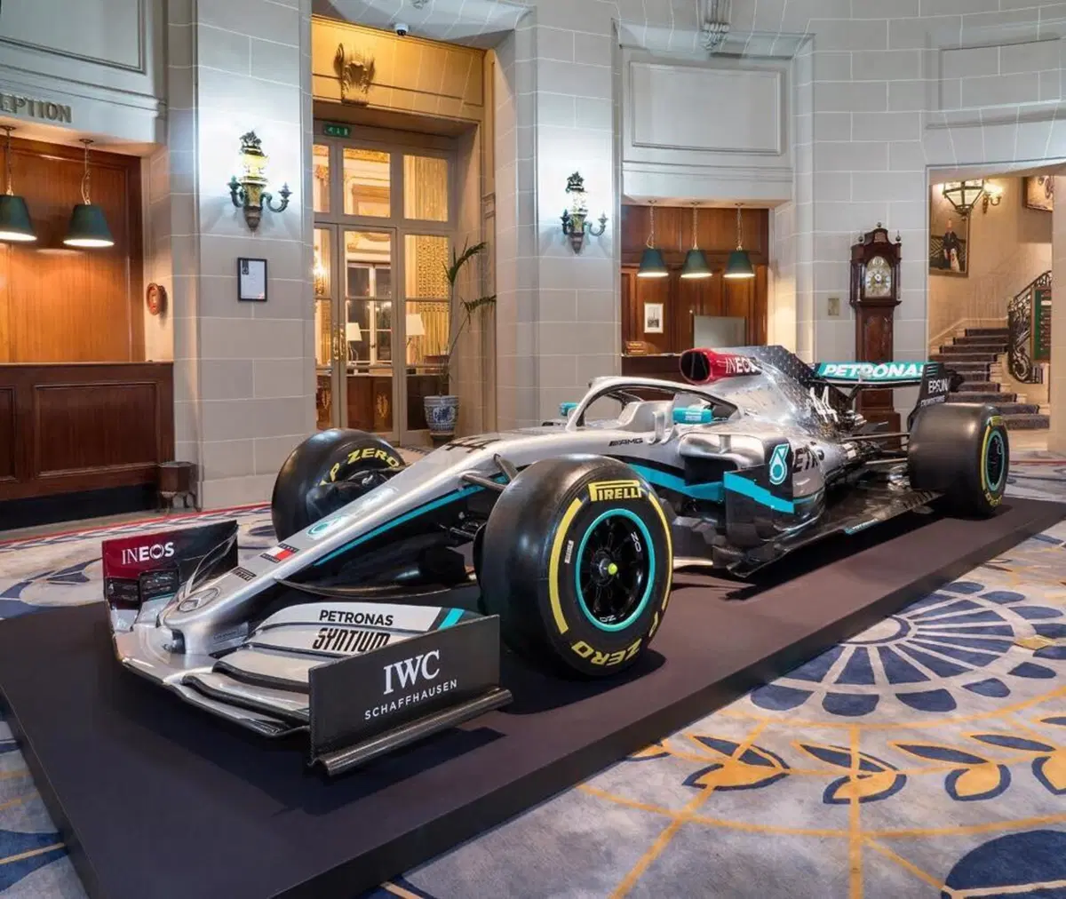 Formula 1, Mercedes svela la sua livrea per la stagione 2020 (2)