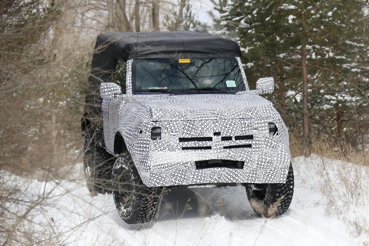 Ford Bronco: passo corto in fuoristrada [Foto spia] (10)