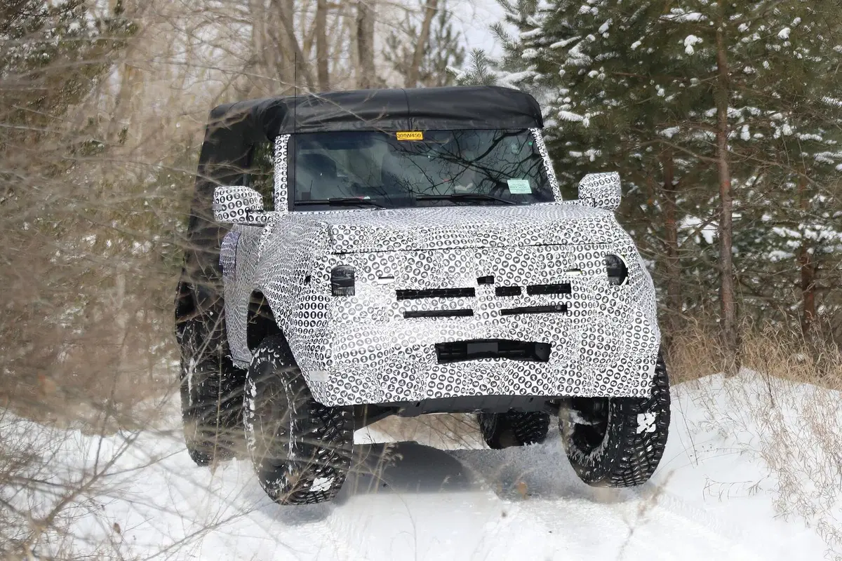Ford Bronco: passo corto in fuoristrada [Foto spia] (11)