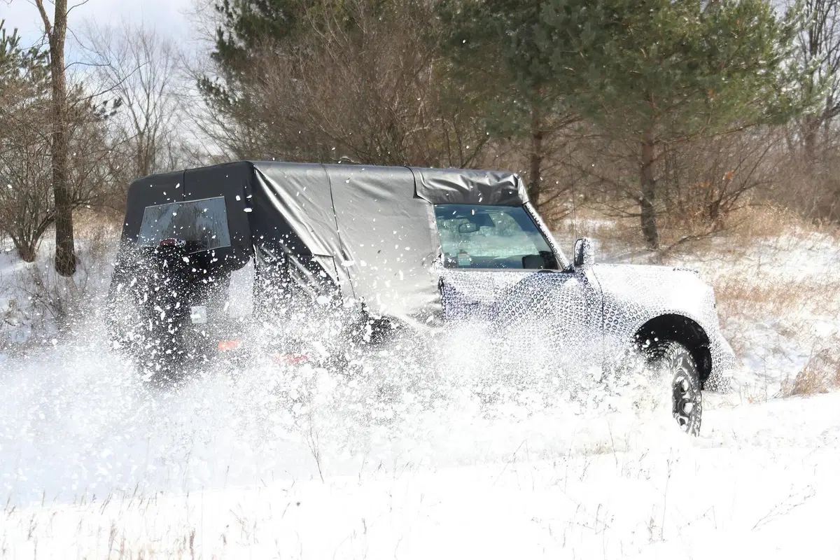 Ford Bronco: passo corto in fuoristrada [Foto spia] (3)