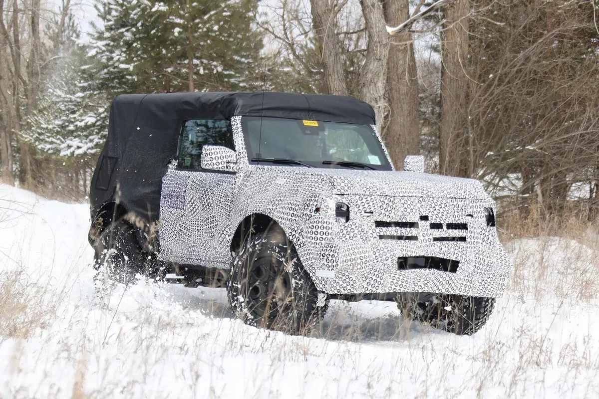Ford Bronco: passo corto in fuoristrada [Foto spia] (5)