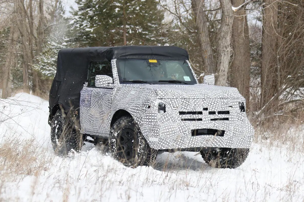 Ford Bronco: passo corto in fuoristrada [Foto spia] (15)