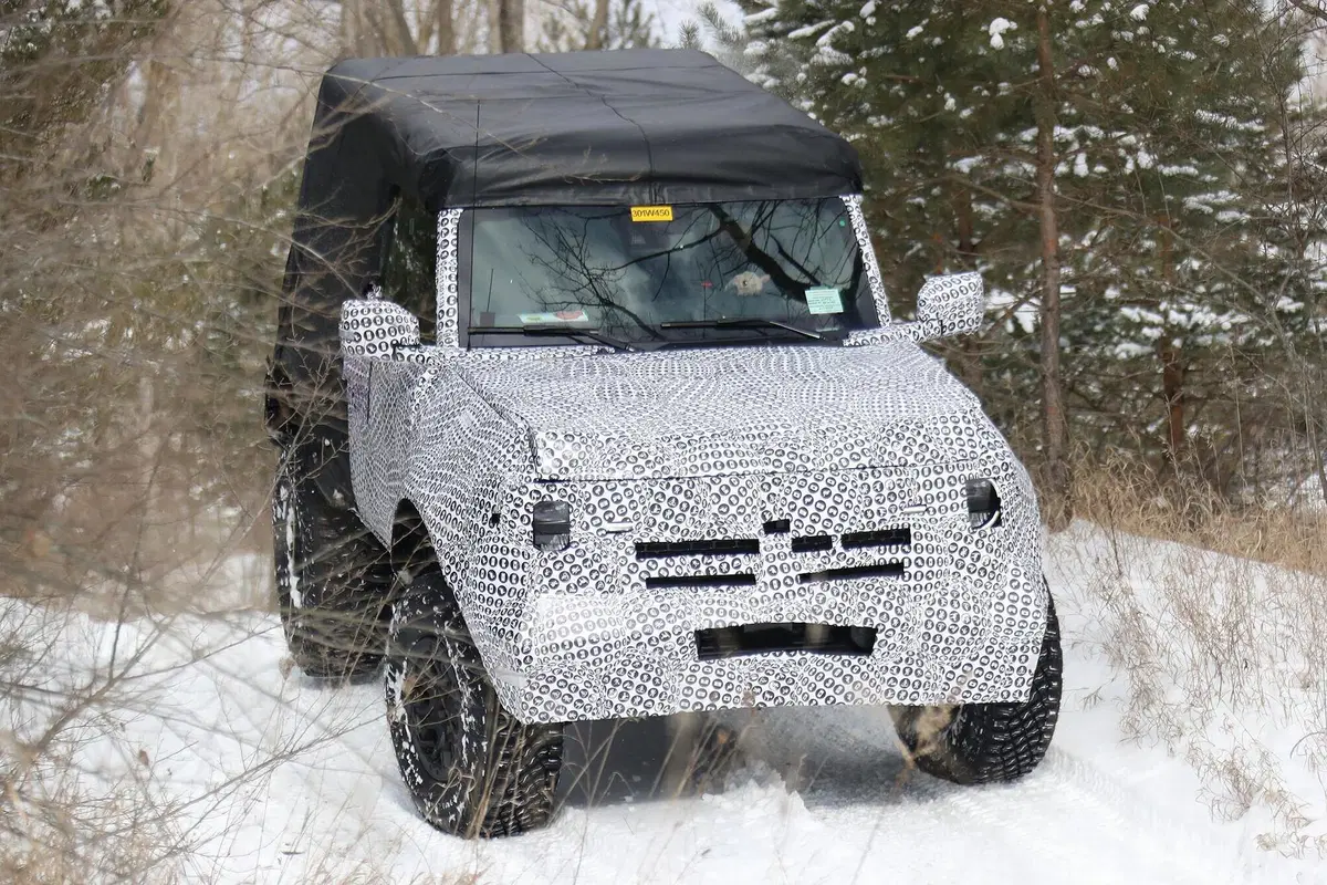 Ford Bronco: passo corto in fuoristrada [Foto spia] (7)
