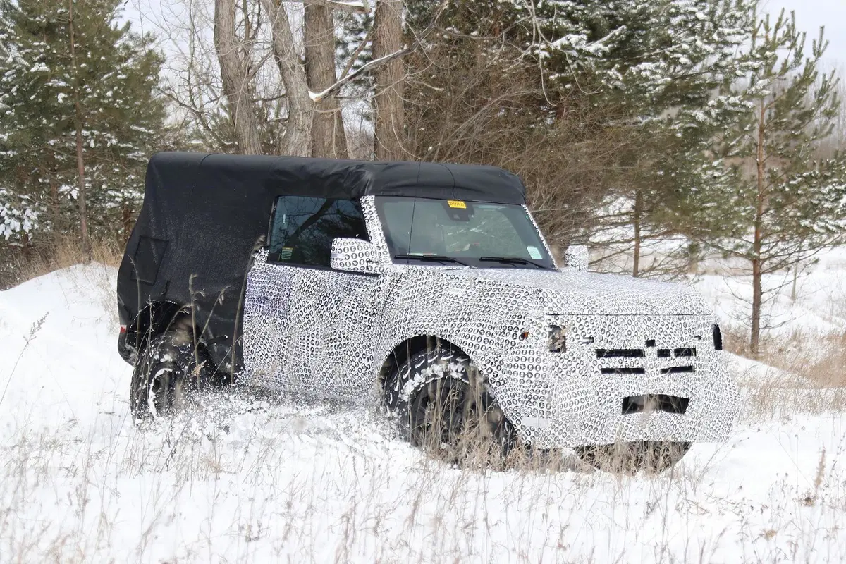 Ford Bronco: passo corto in fuoristrada [Foto spia] (16)