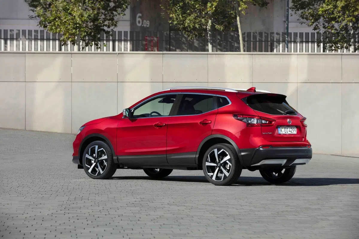 Nissan Qashqai 1.3 DIG-T 140 CV N-Tec (4)