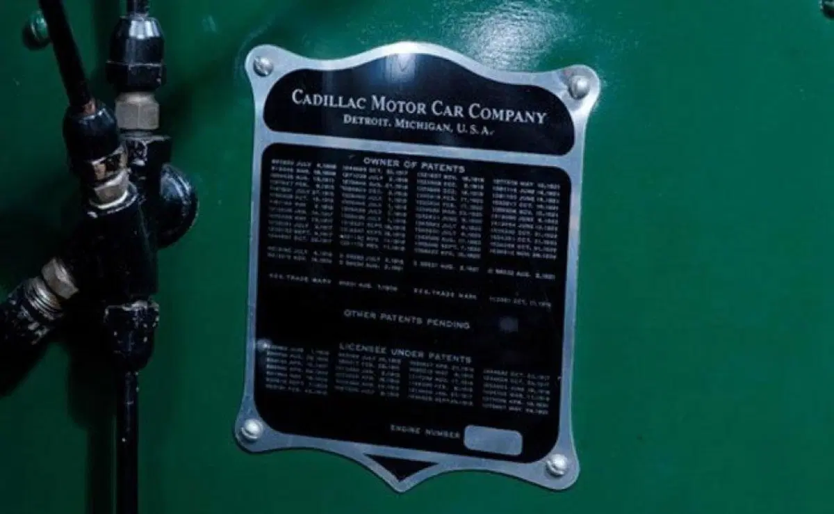 Al Capone: la sua Cadillac Sedan V8 blindata è in vendita (6)