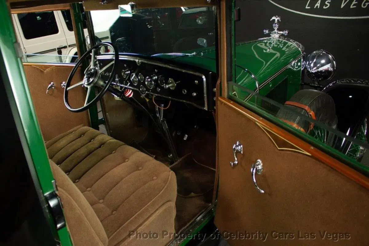 Al Capone: la sua Cadillac Sedan V8 blindata è in vendita (3)