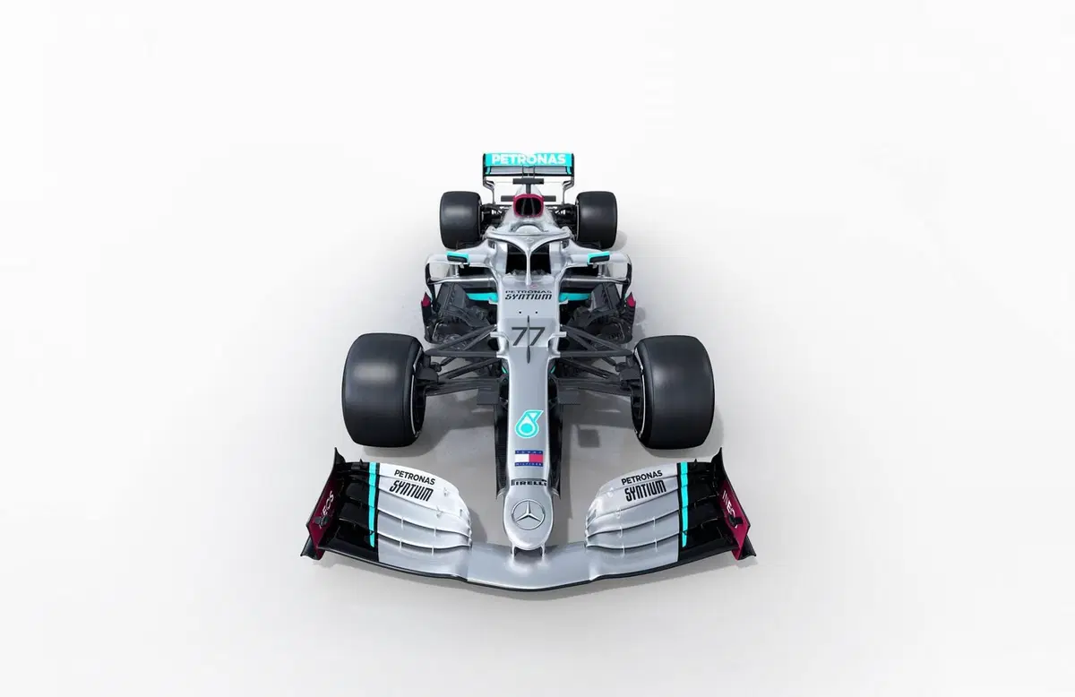 Formula 1 2020: Mercedes, tolti i veli alla W11