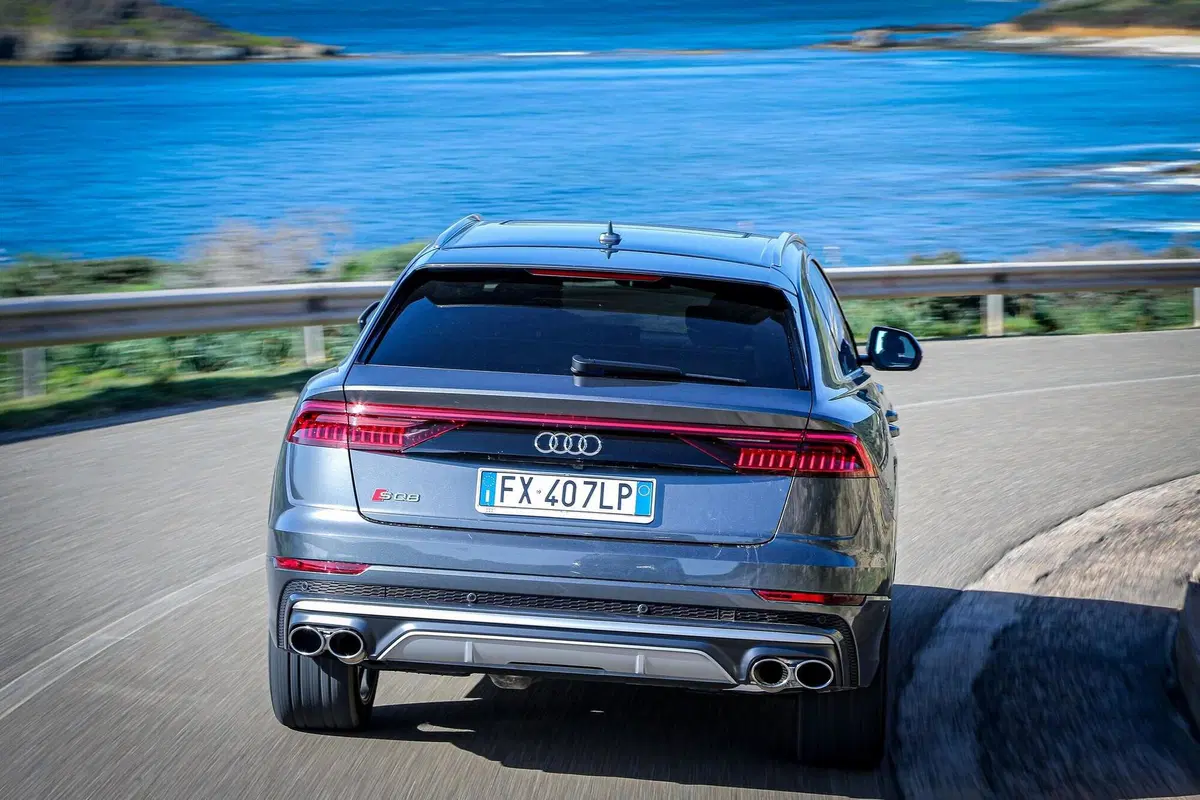 Audi SQ8, TEST: sportiva, diesel, ibrida e anche super bilancia [Video] (8)