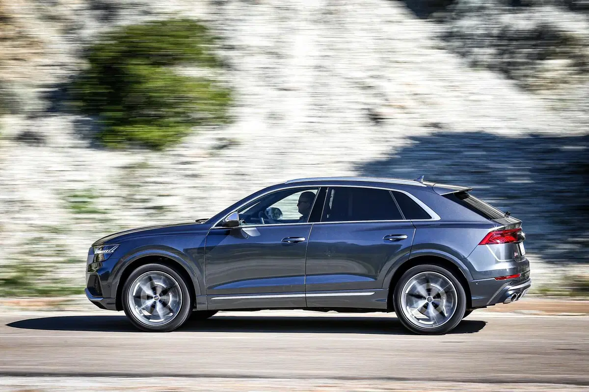 Audi SQ8, TEST: sportiva, diesel, ibrida e anche super bilancia [Video] (2)