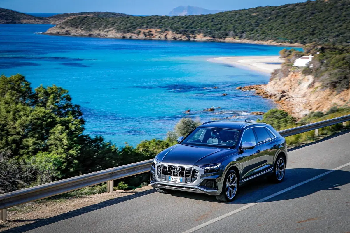 Audi SQ8, TEST: sportiva, diesel, ibrida e anche super bilancia [Video]