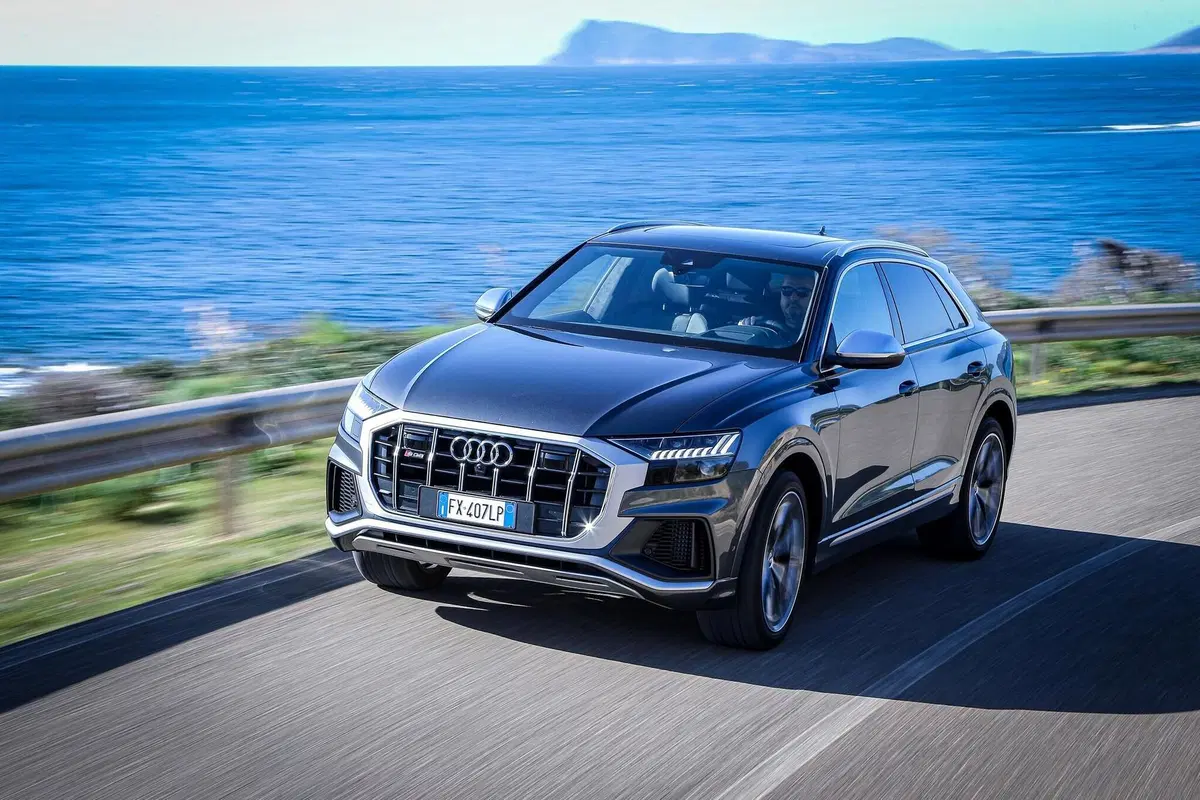 Audi SQ8, TEST: sportiva, diesel, ibrida e anche super bilancia [Video] (12)