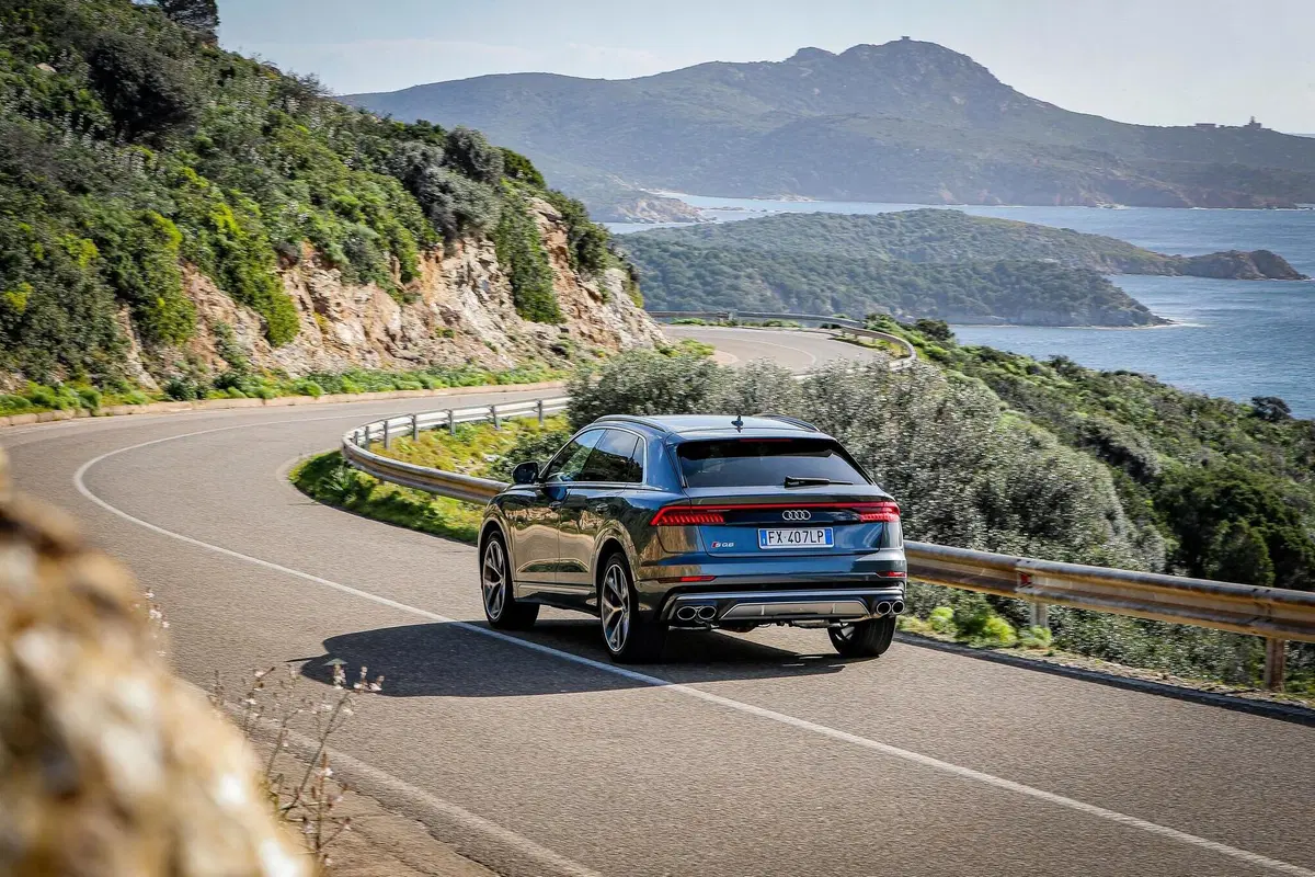 Audi SQ8, TEST: sportiva, diesel, ibrida e anche super bilancia [Video] (13)