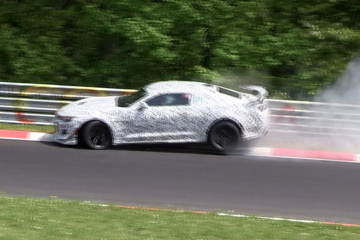Nuova Chevrolet Camaro Z28, “botto” al Nurburgring (2)