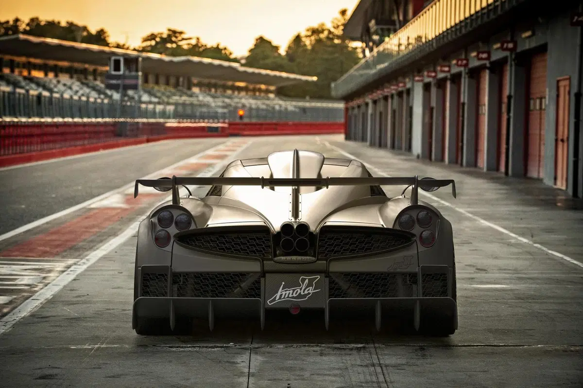 Pagani Imola: solo 5 esemplari da 5 milioni l'uno, già sold out [Video] (5)