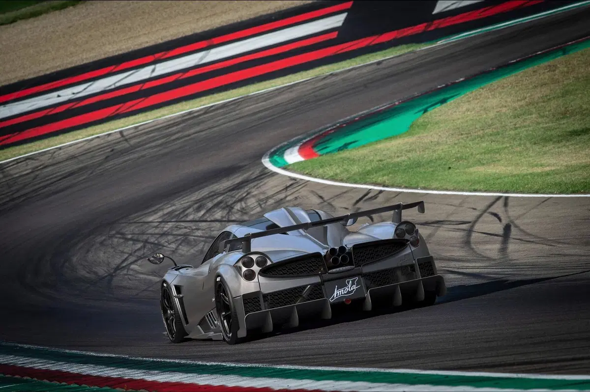 Pagani Imola: solo 5 esemplari da 5 milioni l'uno, già sold out [Video] (2)