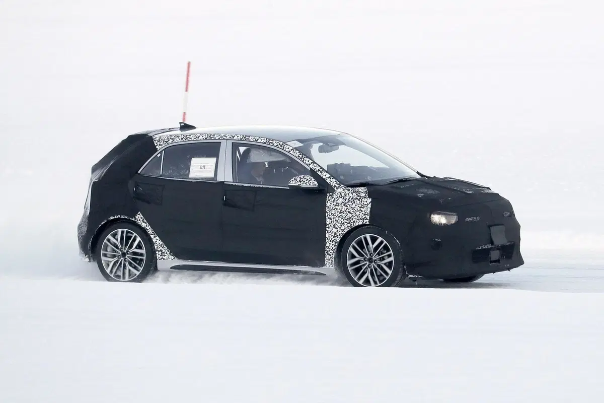 Kia Rio: verso la nuova generazione [Foto spia] (3)