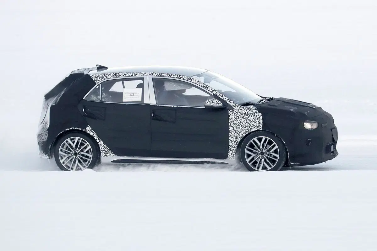 Kia Rio: verso la nuova generazione [Foto spia] (11)