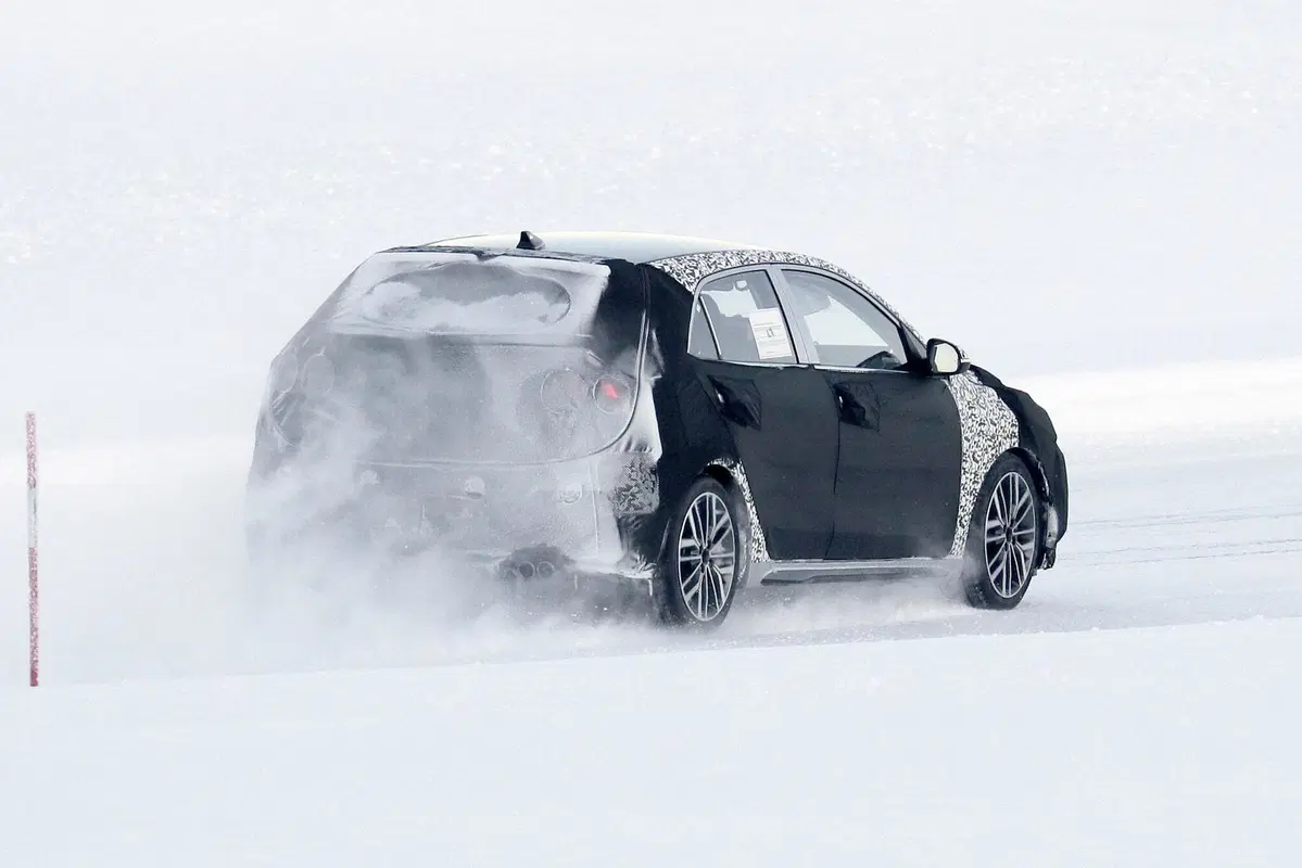 Kia Rio: verso la nuova generazione [Foto spia] (10)