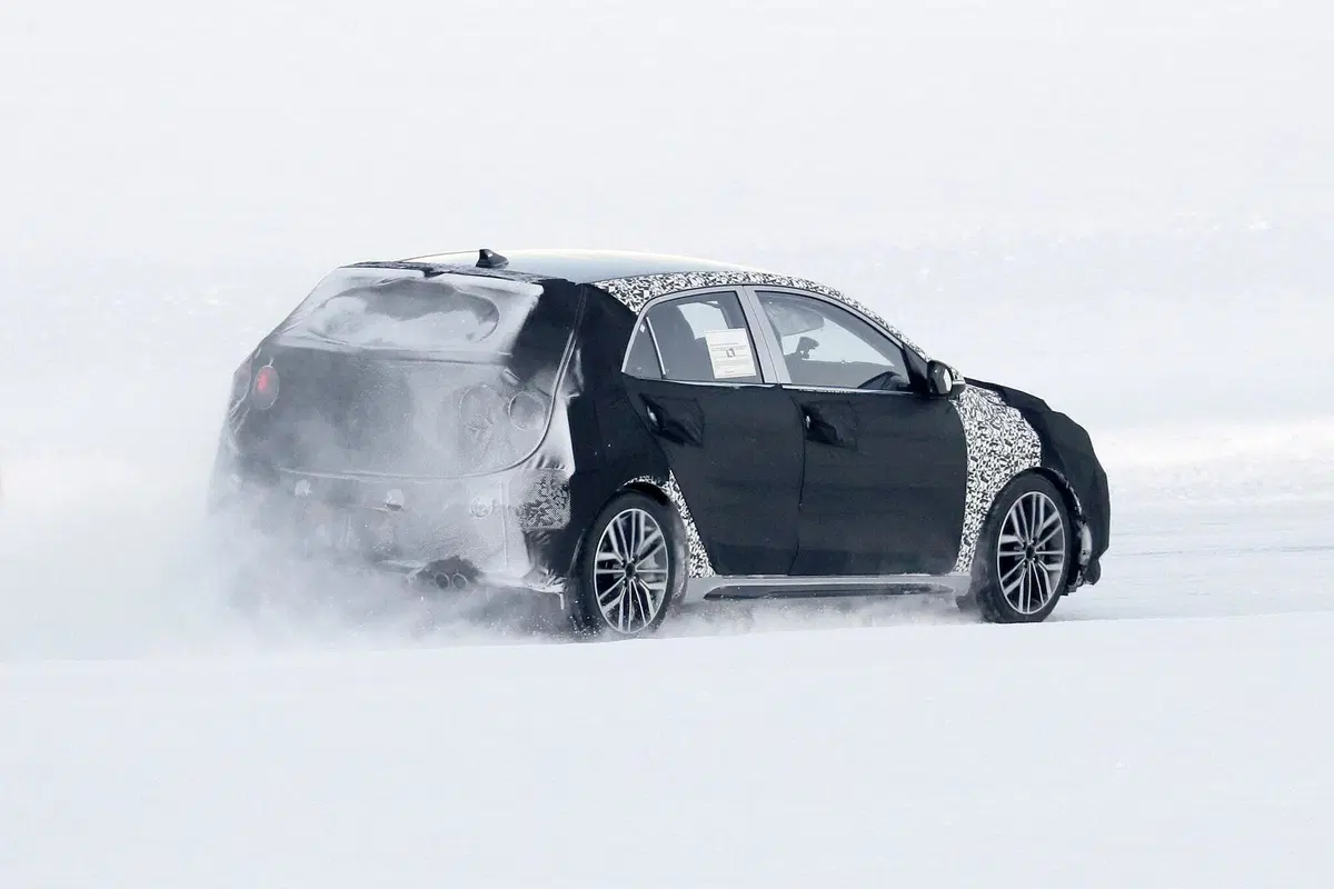 Kia Rio: verso la nuova generazione [Foto spia] (12)