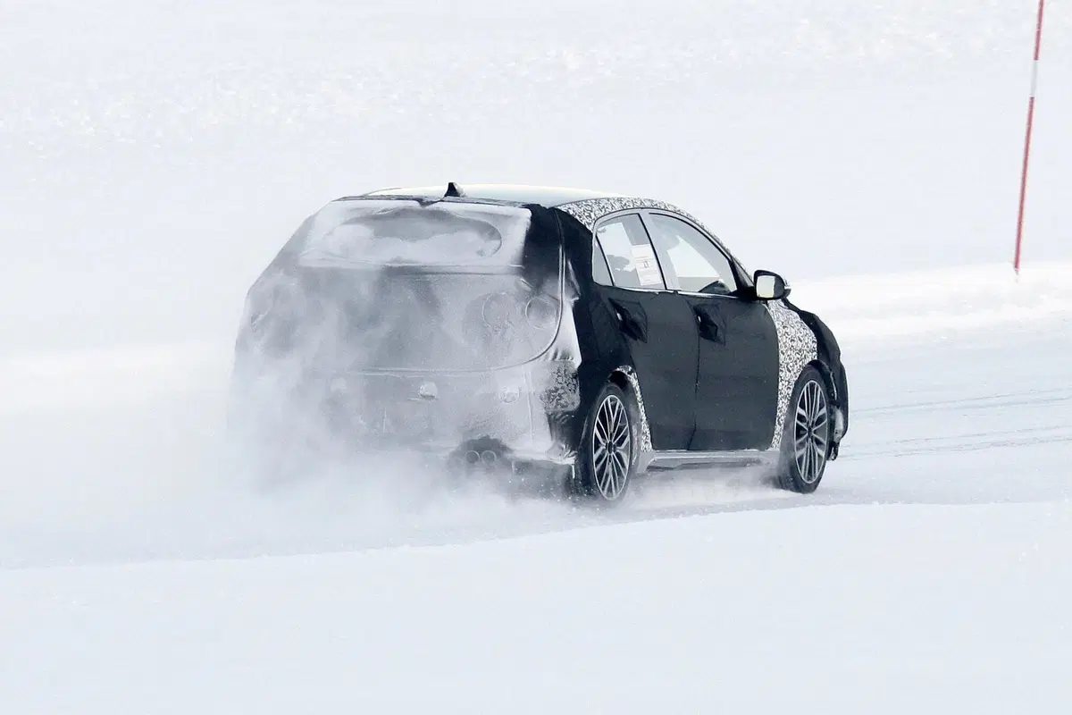 Kia Rio: verso la nuova generazione [Foto spia] (13)