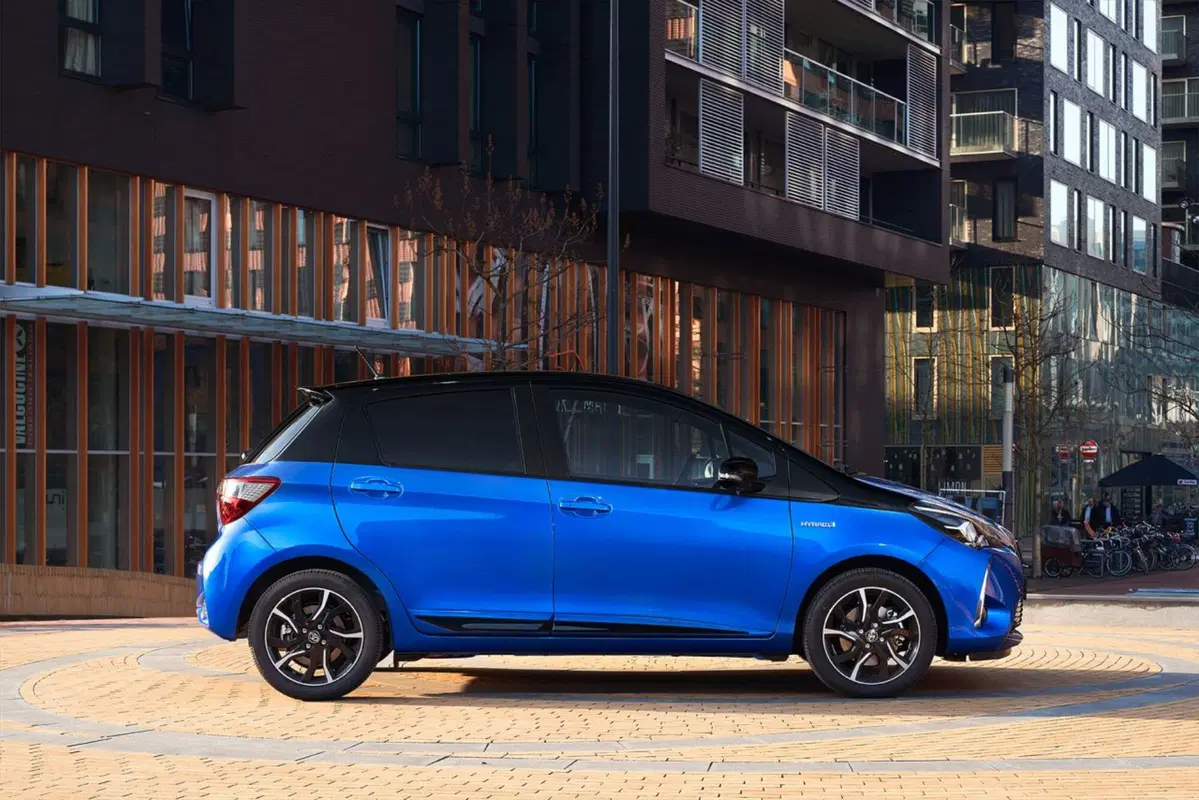 Toyota: in Italia è leader per le ibride (30)