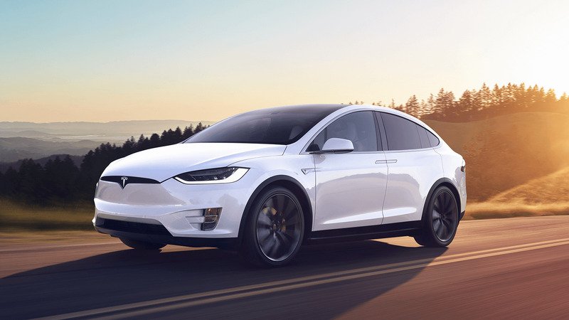 Tesla, arrivano le Long Range Plus con pi&ugrave; autonomia