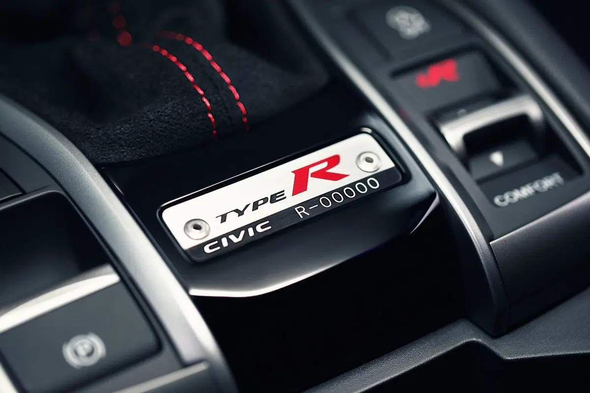Honda Civic Type R 2020: arrivano due nuove serie speciali  (35)