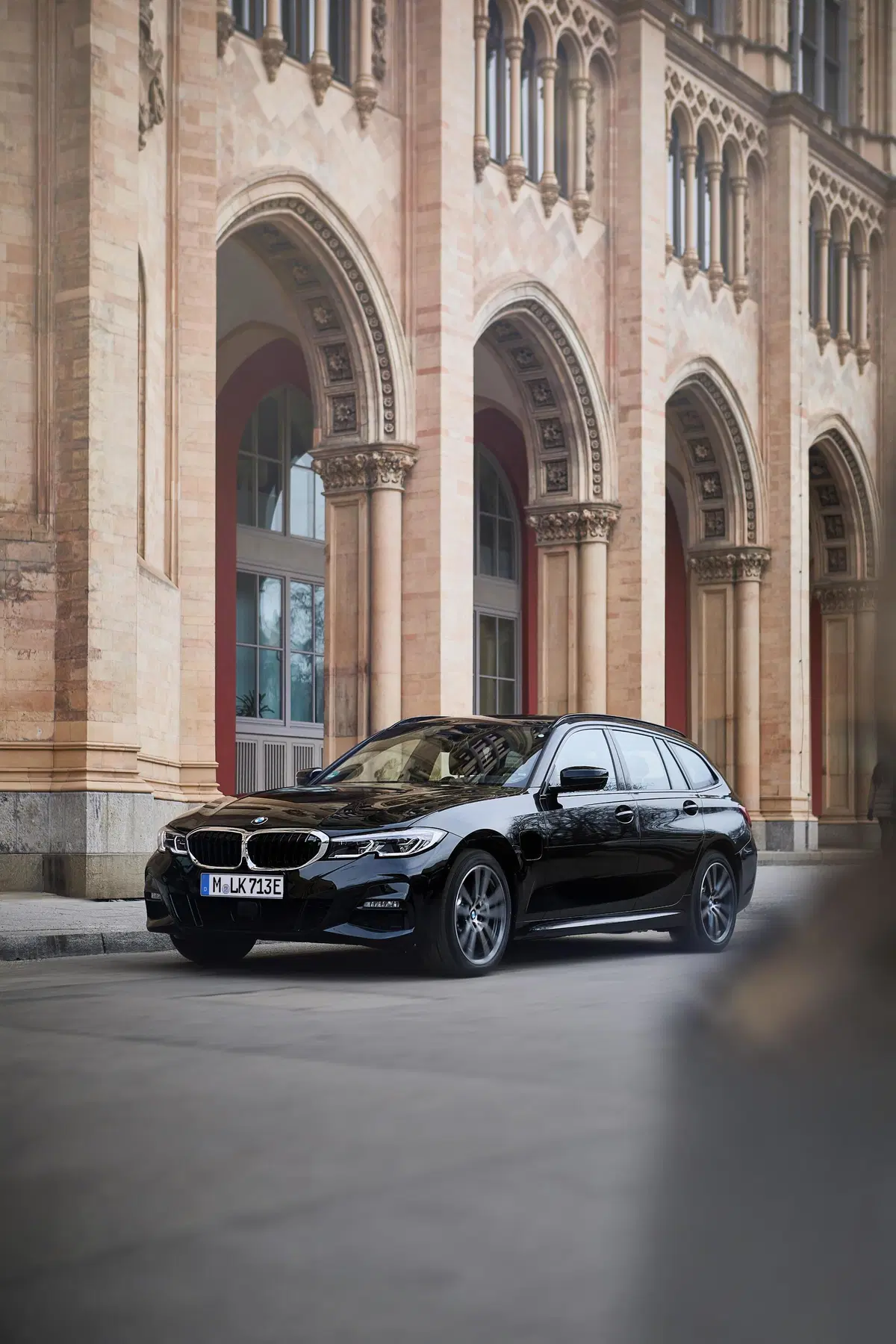 BMW Serie 3 Touring, in arrivo la ibrida plug-in 330e (4)