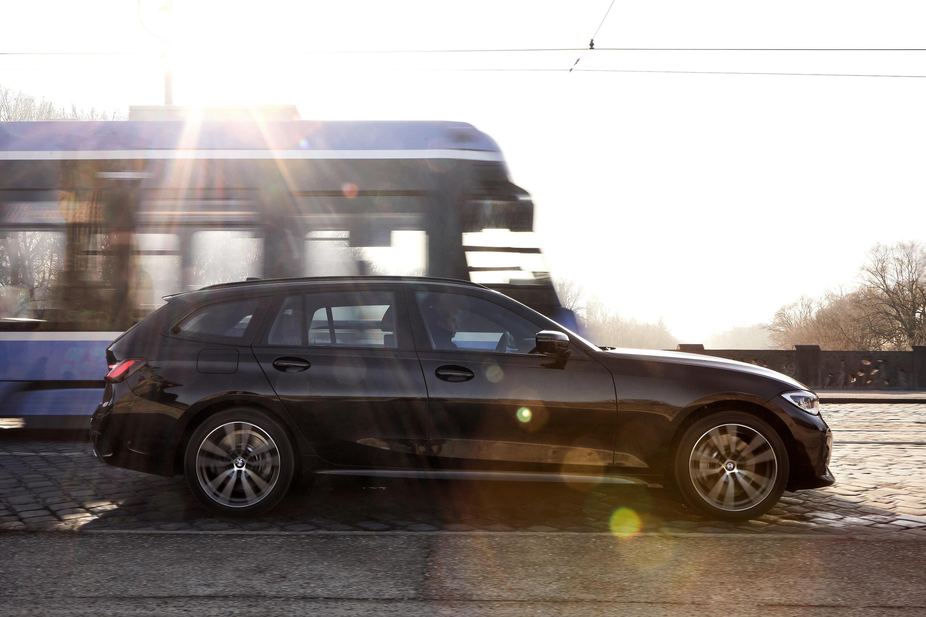 BMW Serie 3 Touring, in arrivo la ibrida plug-in 330e