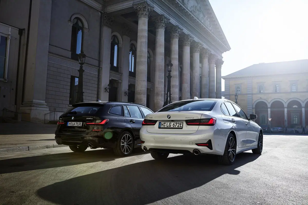 BMW Serie 3 Touring, in arrivo la ibrida plug-in 330e (6)