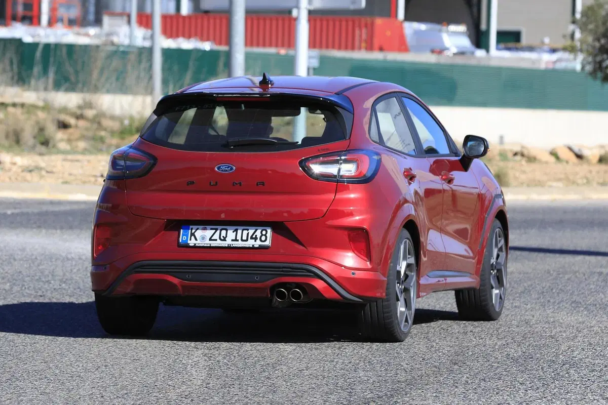 Ford Puma ST: in arrivo il crossover dal DNA sportivo [Foto spia] (19)
