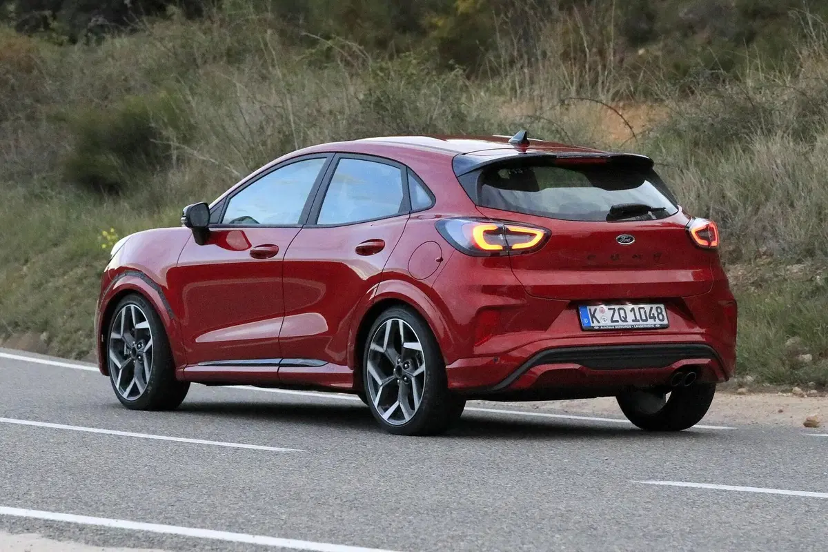 Ford Puma ST: in arrivo il crossover dal DNA sportivo [Foto spia] (7)