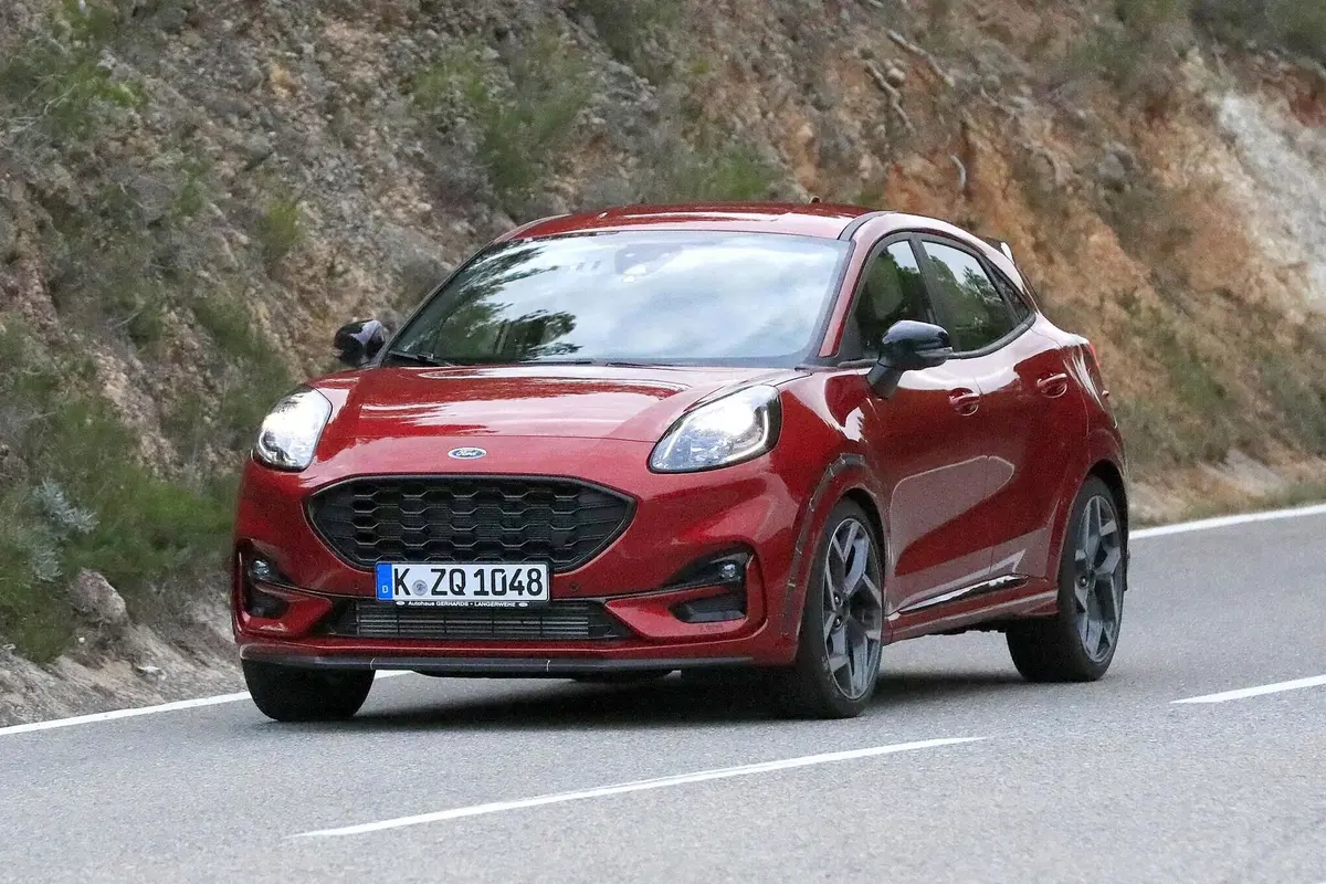 Ford Puma ST: in arrivo il crossover dal DNA sportivo [Foto spia] (2)