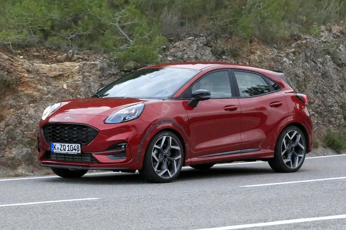 Ford Puma ST: in arrivo il crossover dal DNA sportivo [Foto spia] (4)