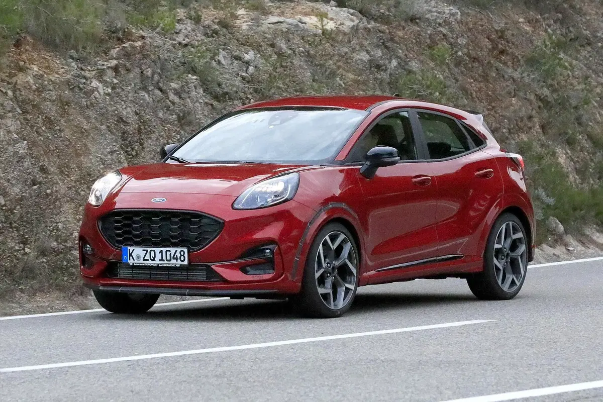 Ford Puma ST: in arrivo il crossover dal DNA sportivo [Foto spia] (3)