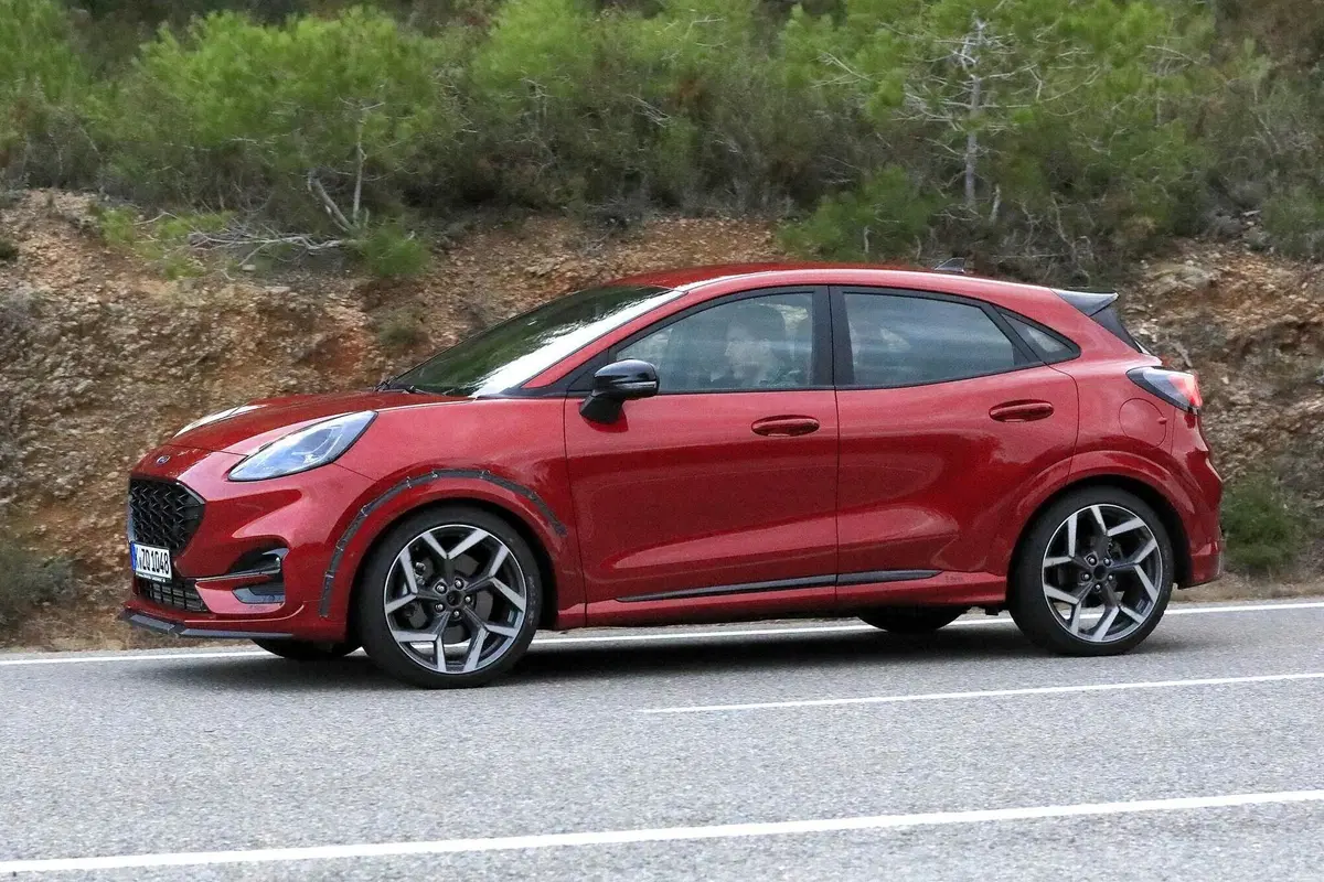 Ford Puma ST: in arrivo il crossover dal DNA sportivo [Foto spia] (5)