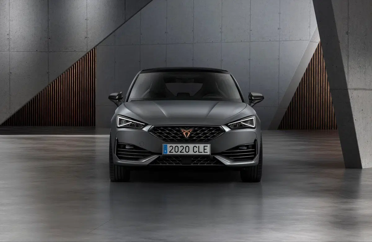 Cupra Leon 2020: sportiva da 300 CV e ibrida plug-in da 245 CV (3)