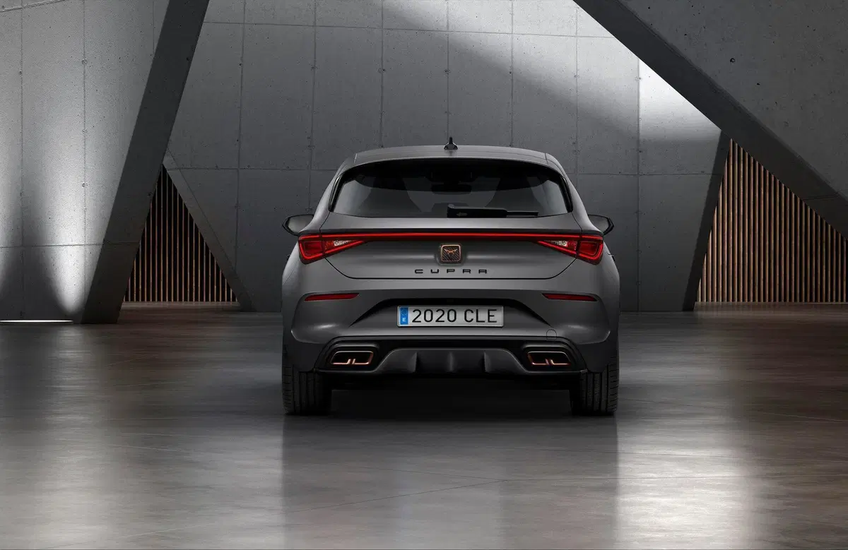Cupra Leon 2020: sportiva da 300 CV e ibrida plug-in da 245 CV (4)