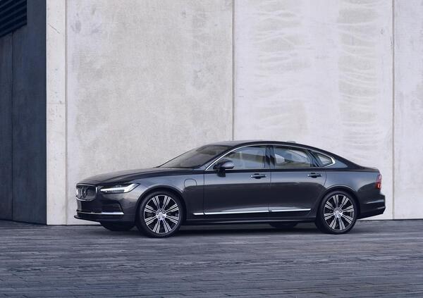 Volvo S90 e V90 2020: restyling e motori mild-hybrid